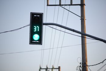 Semáforos com temporizador são instalados em ruas da capital