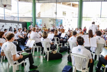 Orquestra Sinfônica se apresenta para alunos em EMEF de Joana D´Arc