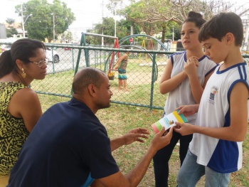Crianças da Emef Adevalni Sysesmundo realizam ação sobre cuidados com os animais em Jardim Camburi