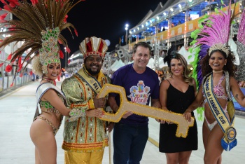 Carnaval de Vitória: Família Real recebe chave da cidade e abre a folia no país