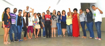 Moradores e lideranças da Piedade fazem foto após reunião com gestores da Prefeitura de Vitória