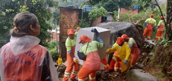famílias de Santa Teresa são transferidas para abrigo municipal por causa das chuvas