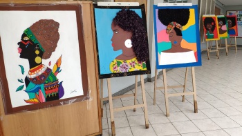 Exposição de quadros de mulheres negras