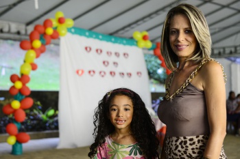 Maria Eduarda com sua mãe Irene comemoração do dia da Familia CCTI do Centro de Vitória