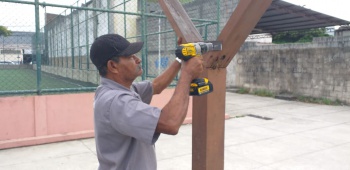 Reforço na estrutura do pergolado da Praça da Ilha de Santa Maria