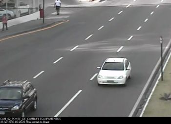 Câmera de videomonitoramento flagra carro de suspeito