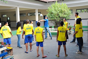 Visita dos Atletas de Vôlei de Praia a Escola Municipal