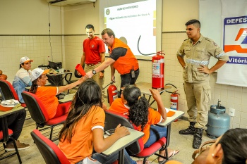 Módulo 4º do Curso Básico para Voluntário da Defesa Civil - Combate à incêndios, primeiros socorros, prevenção de acidentes domésticos