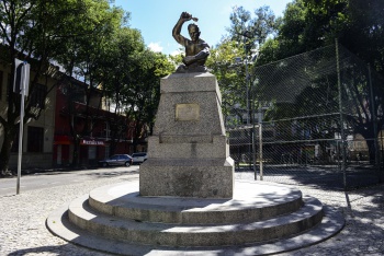 Monumento ao Trabalhador localizado na Praça Ubaldo Ramalhete