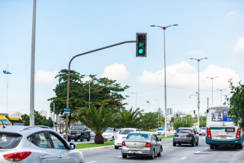 Semáforo com contagem regressiva em Camburi