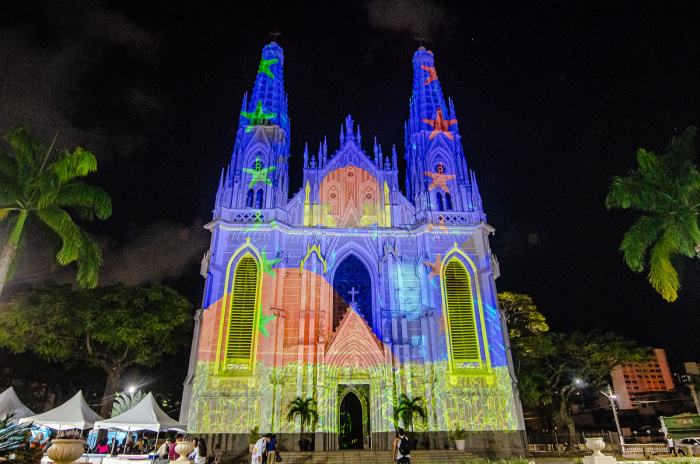 Projeção Mapeada de Luz e Cores na Catedral Metropolitana de Vitória