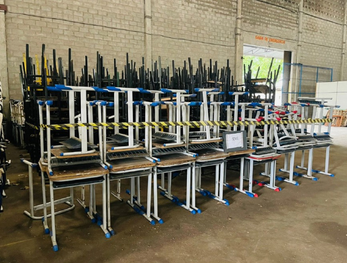 Leilão de moveis inservíveis, em Vitória