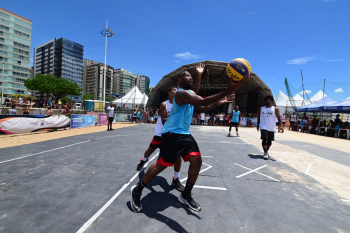 Desafio de basquete na Arena de Verão