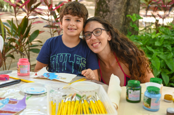 A autônoma Flávia Luisa Soares, de 29 anos, conheceu o projeto no último dia 31 com o filho.