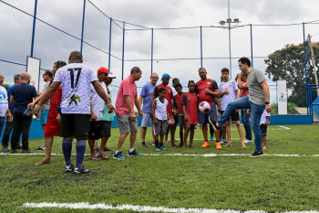 Prefeito joga bola com a comunidade em Forte São João