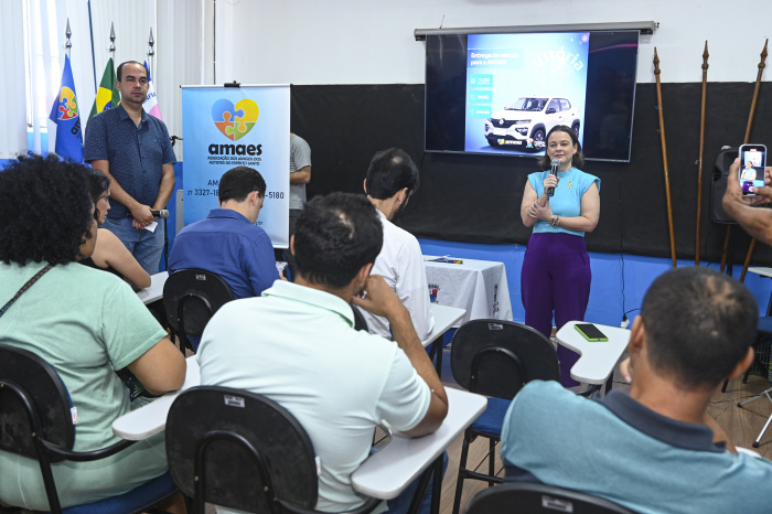 Solenidade de entrega de carro a AMAES