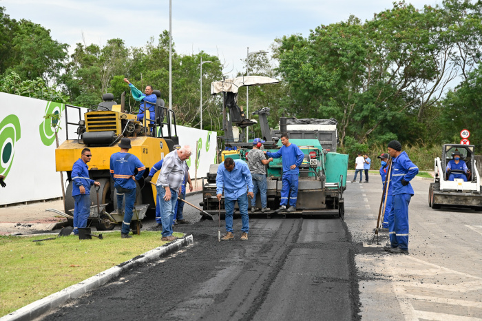 Visita as obras de recapeamento do asfalto de Jardim Camburi