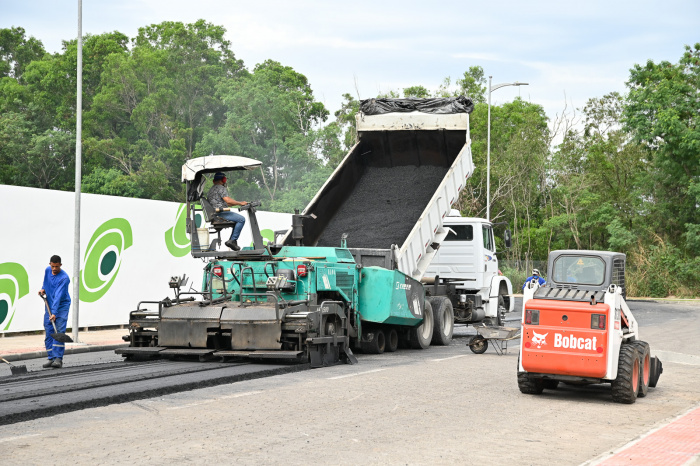Visita as obras de recapeamento do asfalto de Jardim Camburi