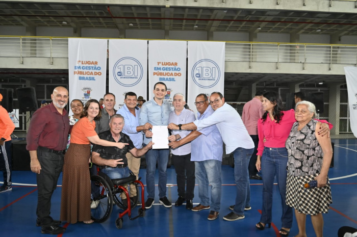 Sanção da lei que isenta idosos e pessoas com deficiência do pagamento do rotativo