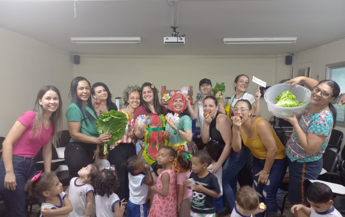 Crianças do Cmei Ocarlina aprendem sobre as frutas de forma lúdica e divertida