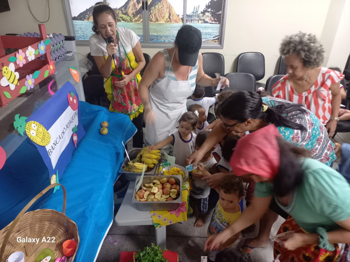 Crianças do Cmei Ocarlina aprendem sobre as frutas de forma lúdica e divertida