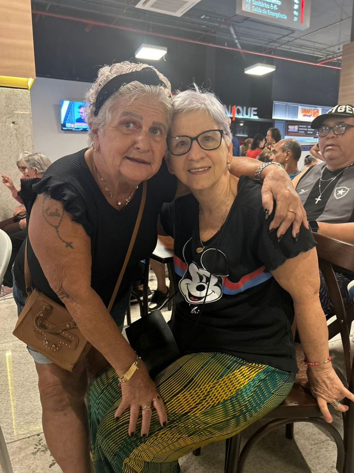 Amigas Edie e Idalina