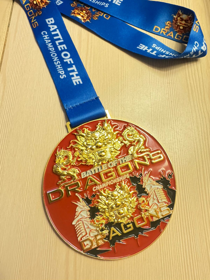 O atleta recebeu um cinturão, uma estatueta, um diploma e um anel como premiação