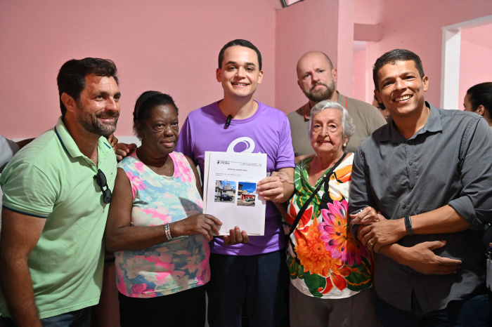 Entrega de duas casa do Programa Casa Feliz e Segura