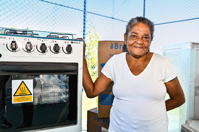 Entrega Eletrodomésticos do Programa Casa Feliz e Segura no Bairro Conquista
