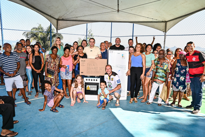 Entrega Eletrodomésticos do Programa Casa Feliz e Segura no Bairro Conquista