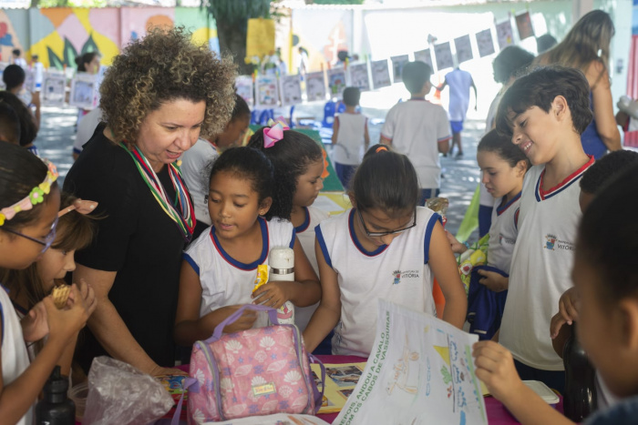 Quintal literário na Emef Custódia Dias de Campos