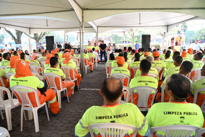 Prefeitura de Vitória celebra o Dia Nacional do Profissional de Limpeza Urbana