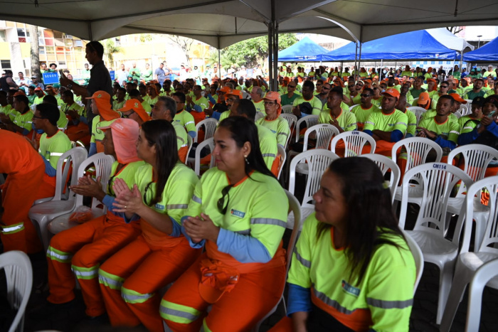 Prefeitura de Vitória celebra o Dia Nacional do Profissional de Limpeza Urbana