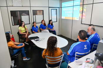 Equipes dos Banco de Alimentos Herbert de Souza participam de roda de conversa