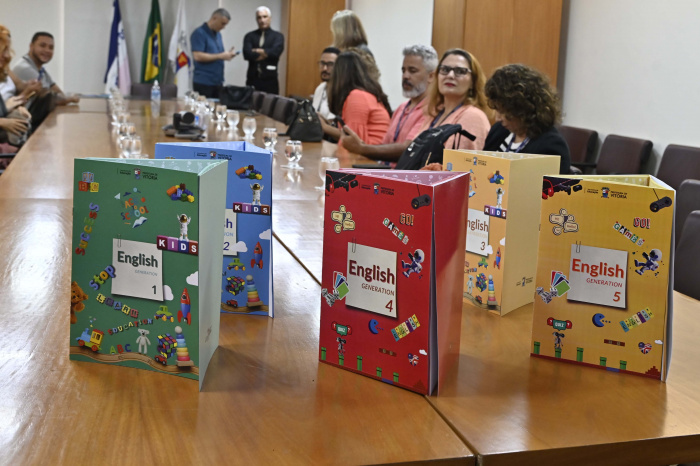 Encontro com os professores autores do livro de inglês