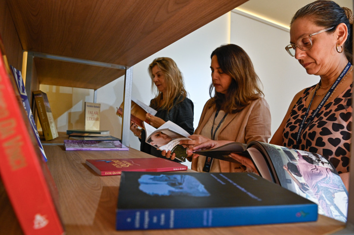 Troca de livros no Espaço do Servidor da Prefeitura