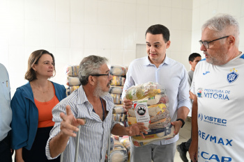 Entrega de Cestas Básicas em São Pedro