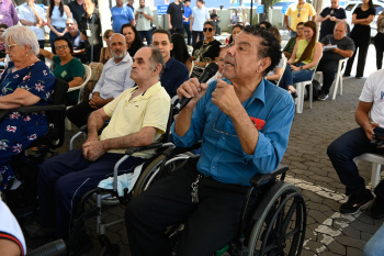 Entrega de dois novos carros para o programa Porta a Porta