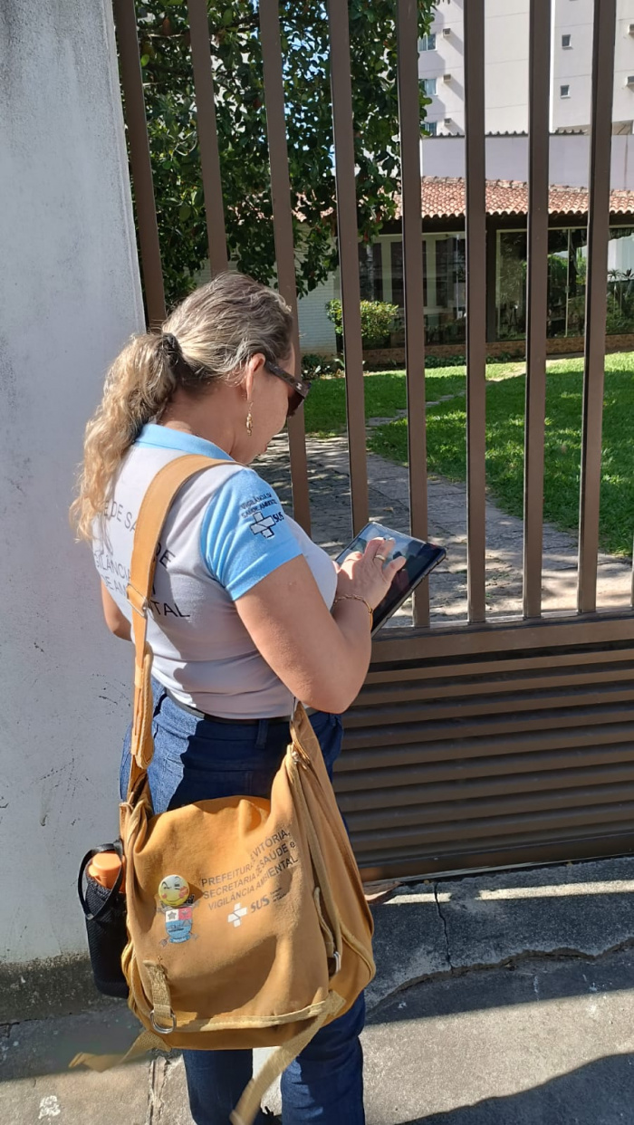 Agentes de Combate às Endemias de Vitória iniciam uso de tablet nas visitas