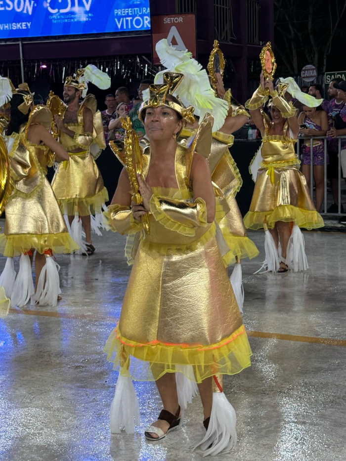 Nena Simões, era só emoção na Avenida do Samba.