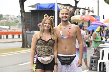 Foliões aproveitam o Bloco Voador na manhã desta segunda (3) de Carnaval no Centro
