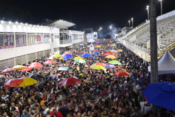 Circuito da Folia seguiu do Centro para o Sambão do Povo com muita animação nesta segunda (3)