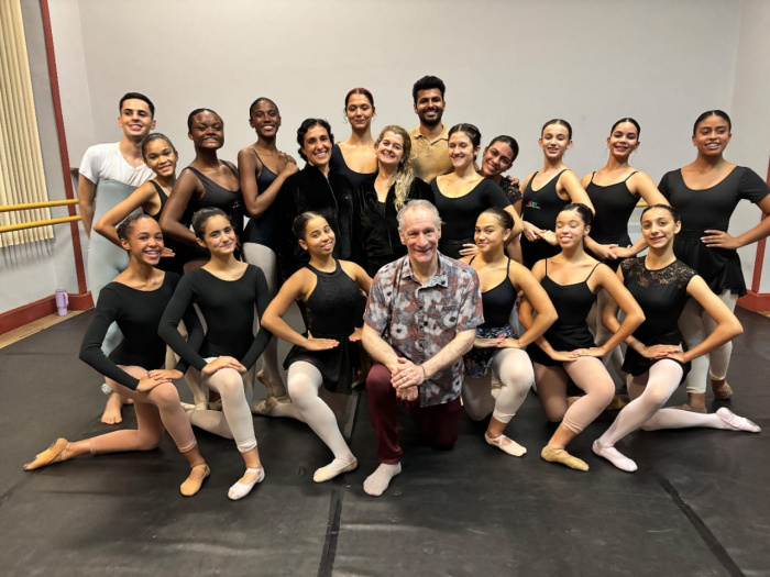 Estudantes da FAFI recebem Ken Ludden em oficina especial.