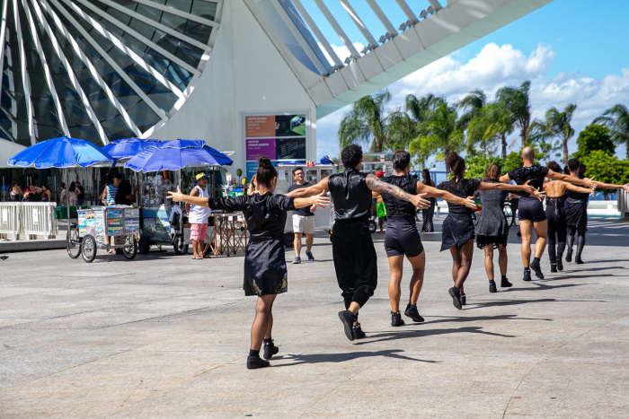 No Rio de Janeiro grupo já se apresentou em frente ao Museu do Amanhã.
