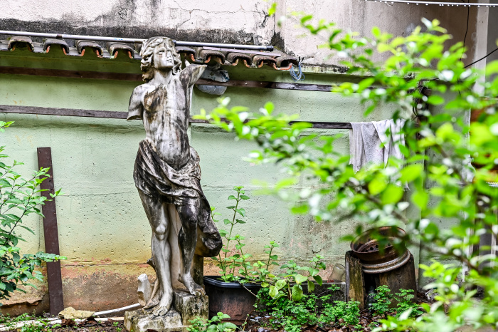 Estátua Deus Hermes abandonada é encontrada pela Semc