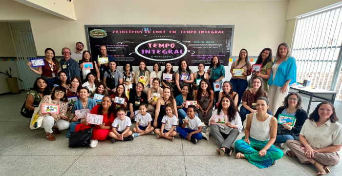 Comitiva internacional visita CMEIs e EMEFs de Vitória para imersão