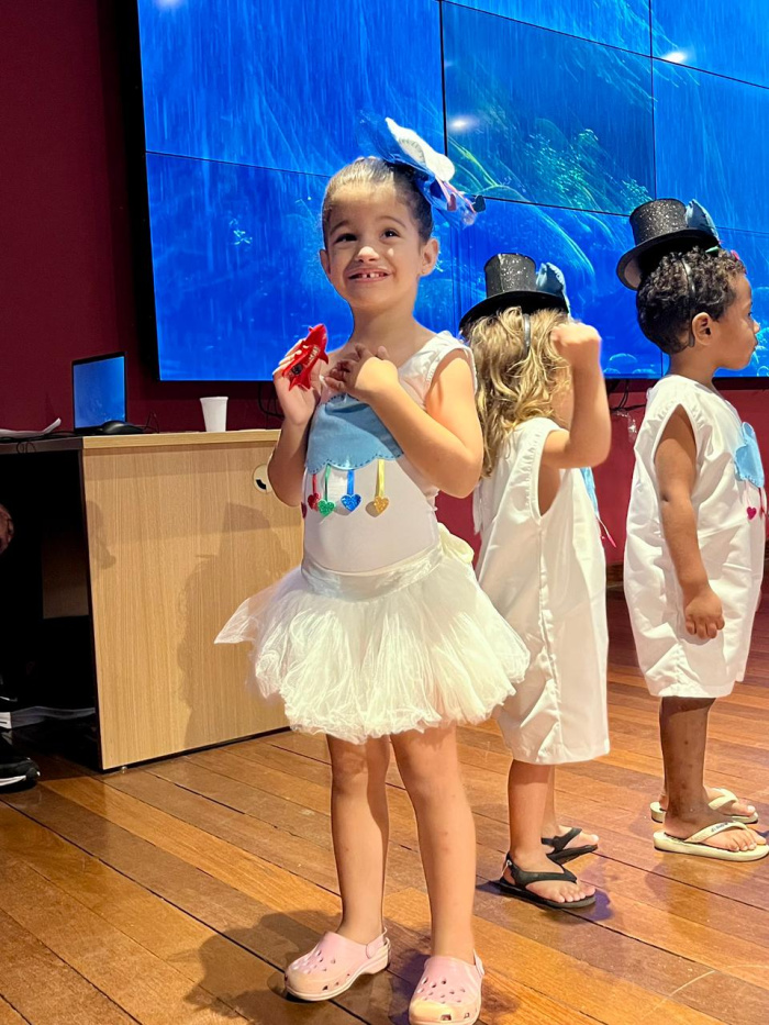 Espetáculo Sinfonia da Natureza apresentado por crianças do Cmei TI Carlos Alberto Martinelli