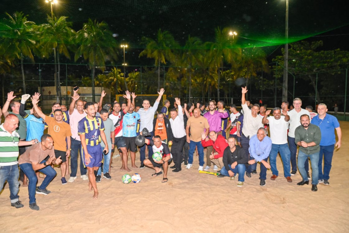 Praça Estela Vieira Coimbra ganha campo de futebol de areia revitalizado
