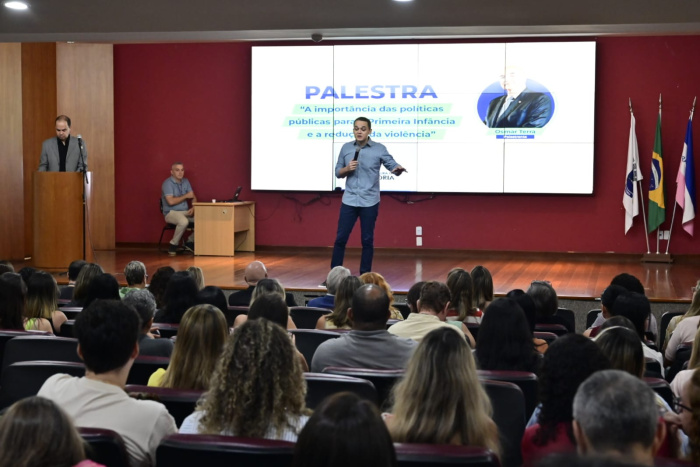 Palestra "A importância das políticas públicas para a Primeira Infância e a redução da violência