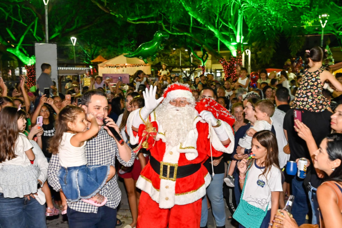 Abertura do Natal de Encantos na Praça Nilze Mendes